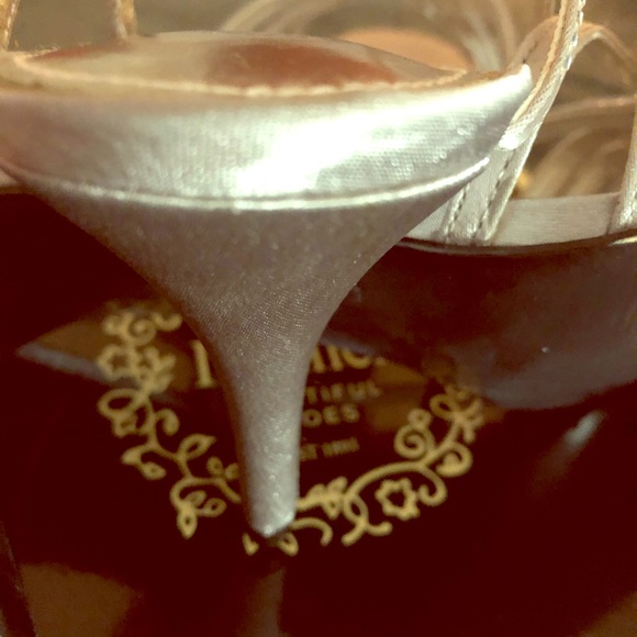 Silver satin and rhinestone 3.5 heel sandal. - Picture 2 of 4